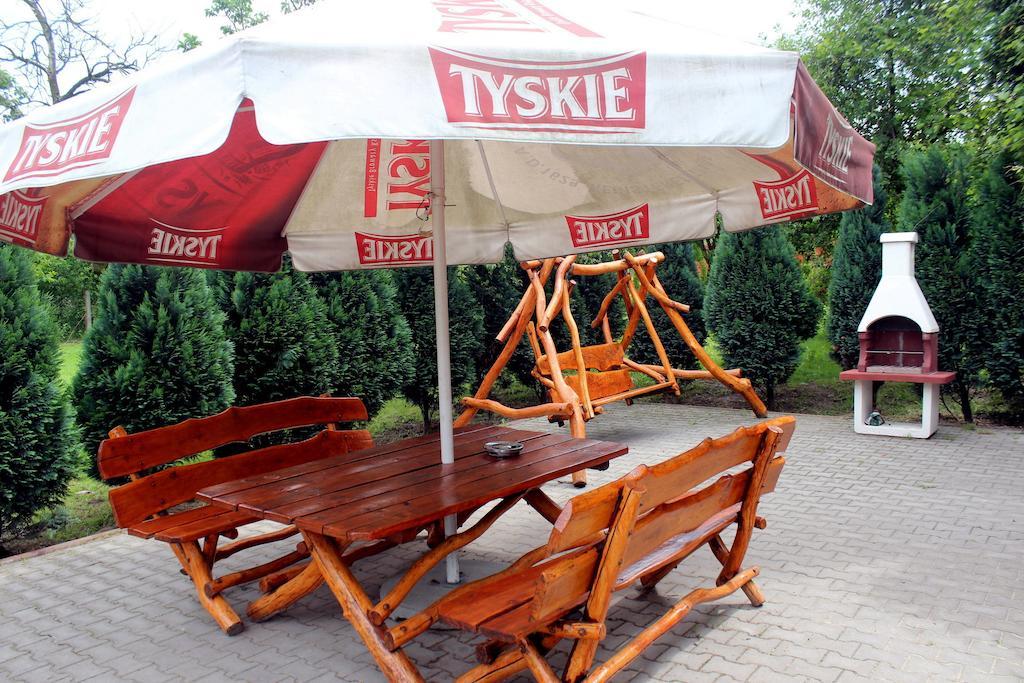 Willa-Restauracja Victoria Ostrowiec Świętokrzyski المظهر الخارجي الصورة